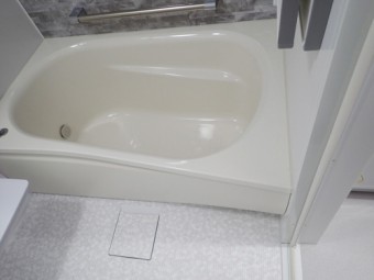 土台も補修し、安心して入浴できる浴室に 土台も補修し、安心して入浴できる浴室に